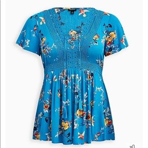 Torrid size 3 BLUE FLORAL CRINKLE GAUZE LACE UP BABYDOLL TOP